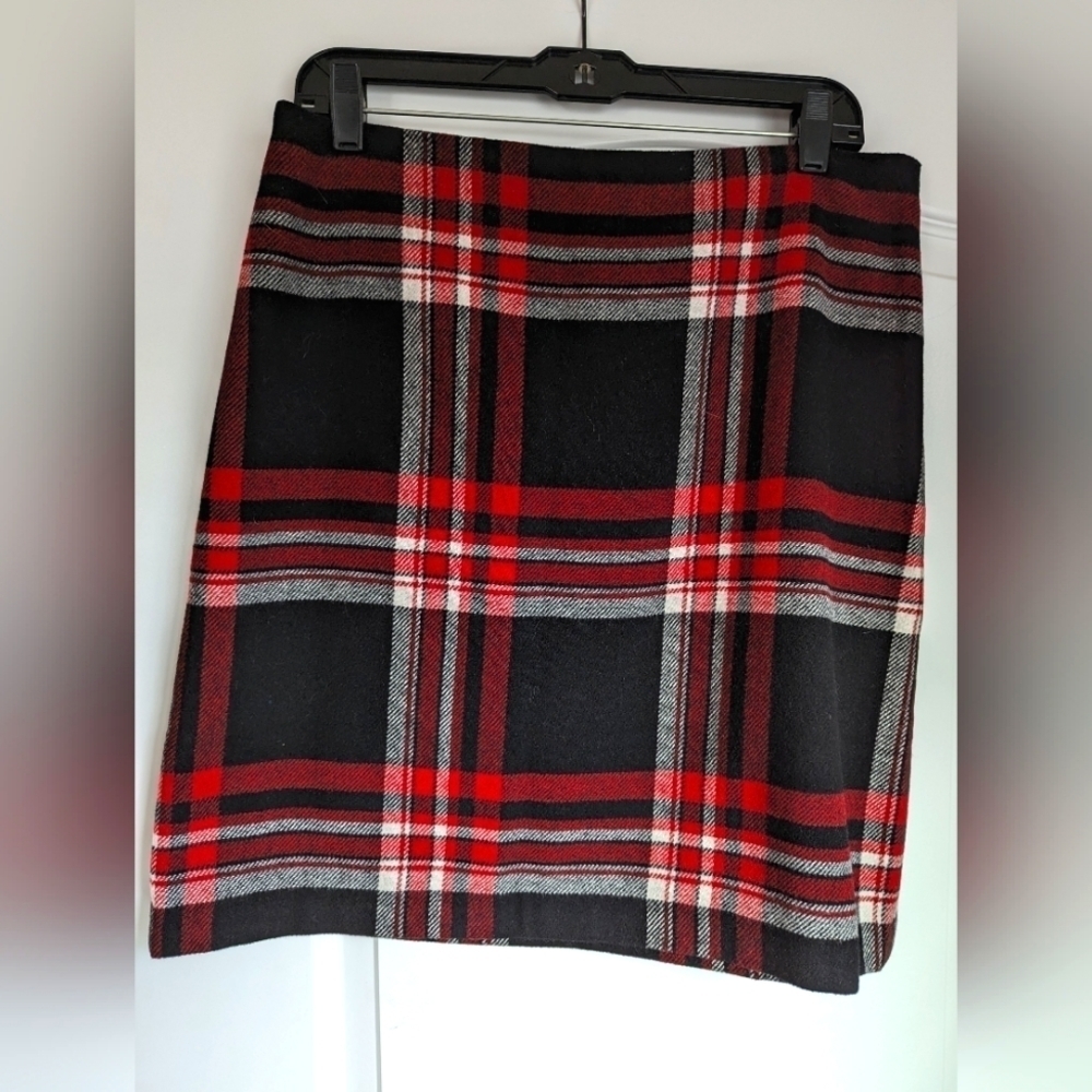 Beautiful plaid wool blend lined skirt size 10